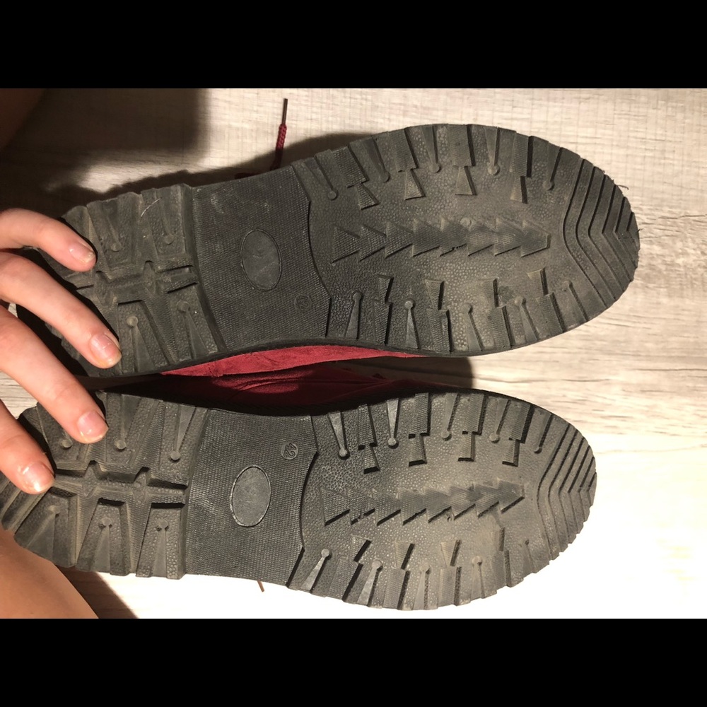 Red boots - Picture 2 of 4